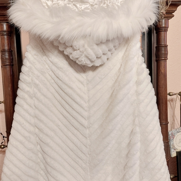 Marc New York White Faux Fur Hooded Vest XL - Picture 2 of 5